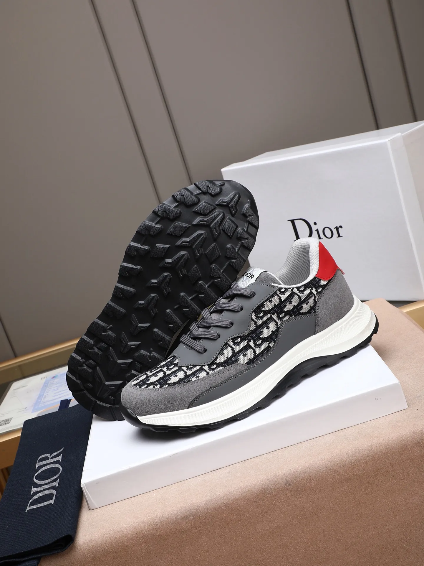 🆕🆕🆕Men's Shoes💰P460 Dior's avant-garde and versatile fashionable men's shoes are privately modeled, calfskin stitched with Dior's special waterproof fabric, fashionable, simple, stylish, eye-catching and classy. It will subvert old ideas and be a must-have for fashionistas who want to spend time with you! Must keep it for yourself! High-end comfort but low-end, high-end quality workmanship. Code number: 38-44 (45 customized) 4 colors for your choice [kiss][kiss][kiss]